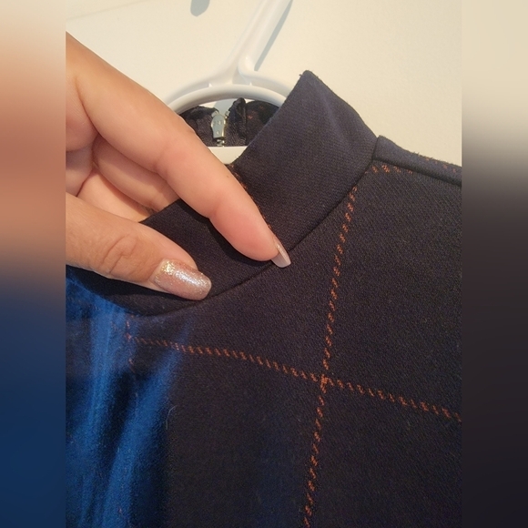 Retro navy and red geo block print tailored mock neck short sleeved crop blouse - Picture 3 of 6